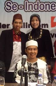 Bapak Cheriatna & Ibu Farida bersama Alm. Ustadz Jeffry